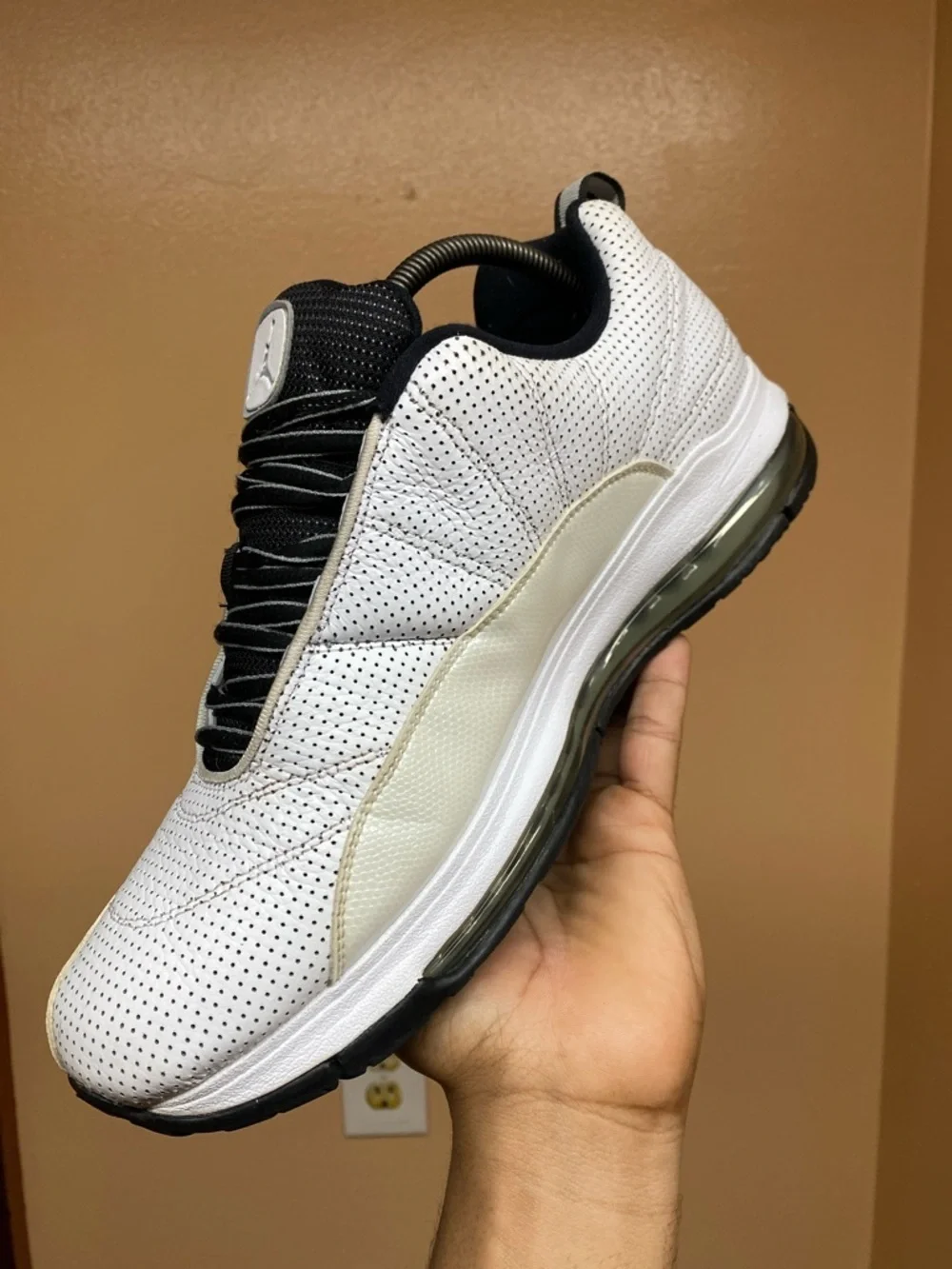2011 Air Jordan CMFT Max Air 12 LTR “White/Wolf Grey-Black” Size 10.5 434034-102